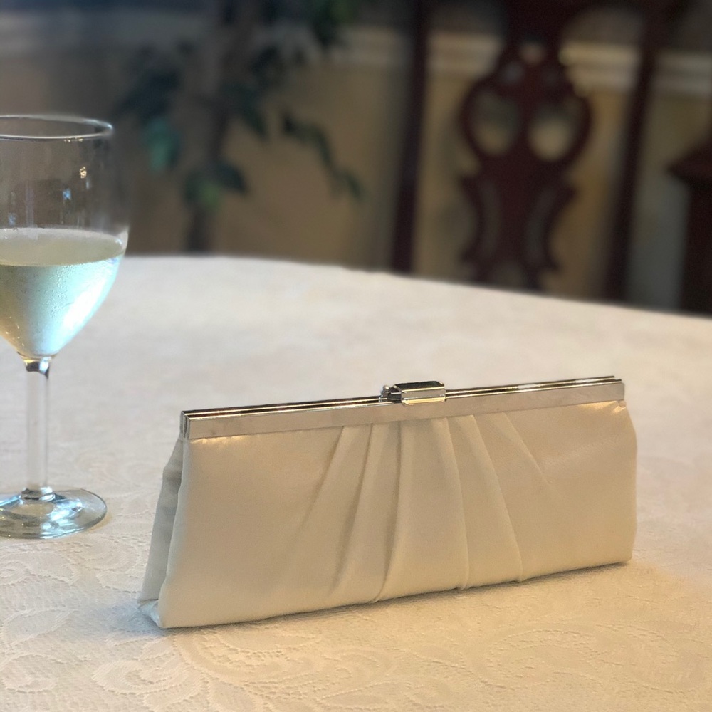 NWOT Jessica McClintock Clutch with Chain Strap